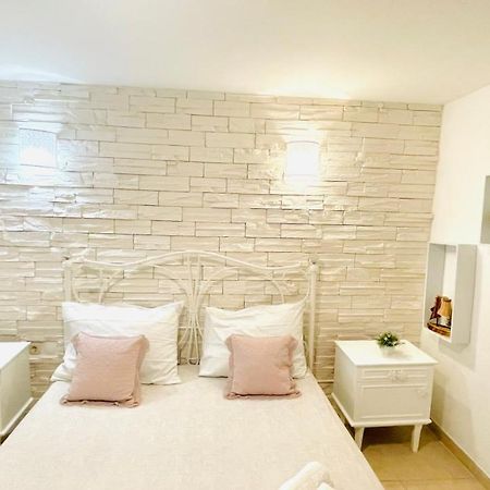 Colorful And Happy Apartment Sukosan - With Parking Exterior foto
