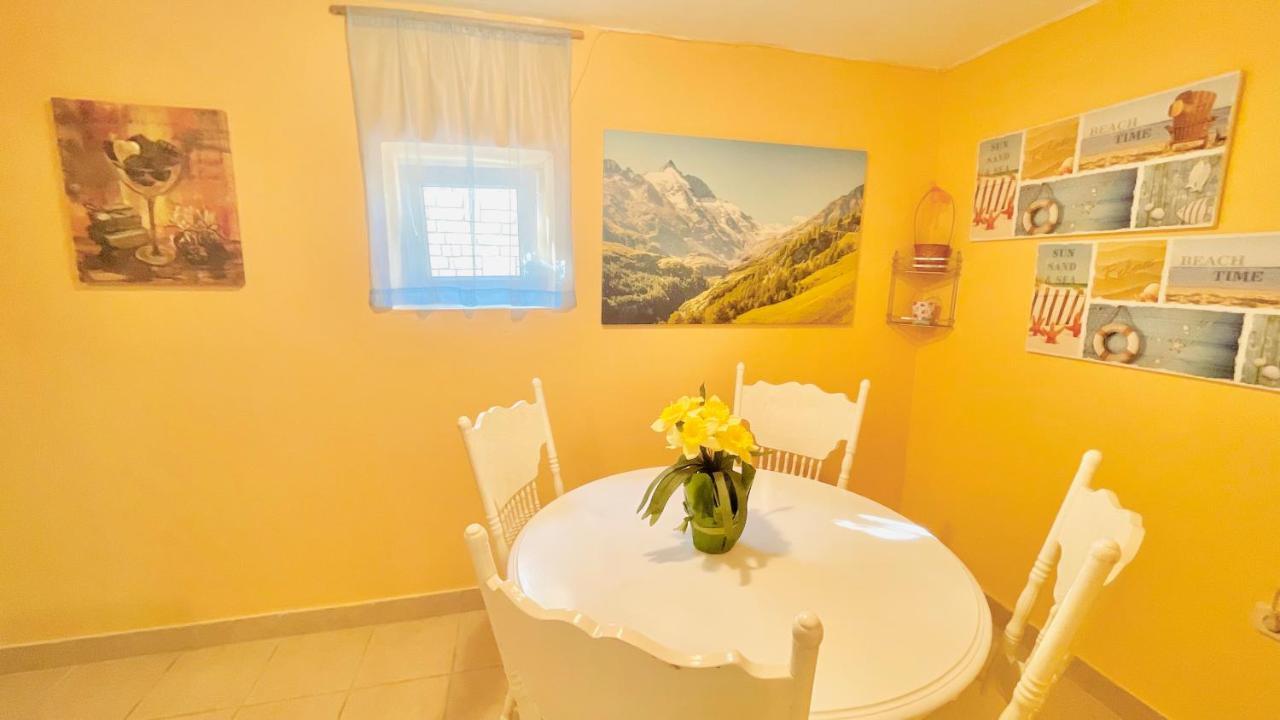 Colorful And Happy Apartment Sukosan - With Parking Exterior foto